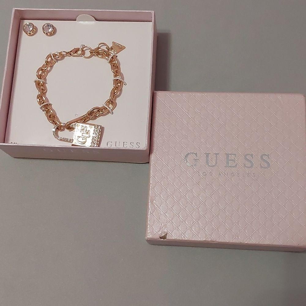 Guess Padlock Pad Lock Chain Bracelet and Stud Earrings Set Gold Tone NWT